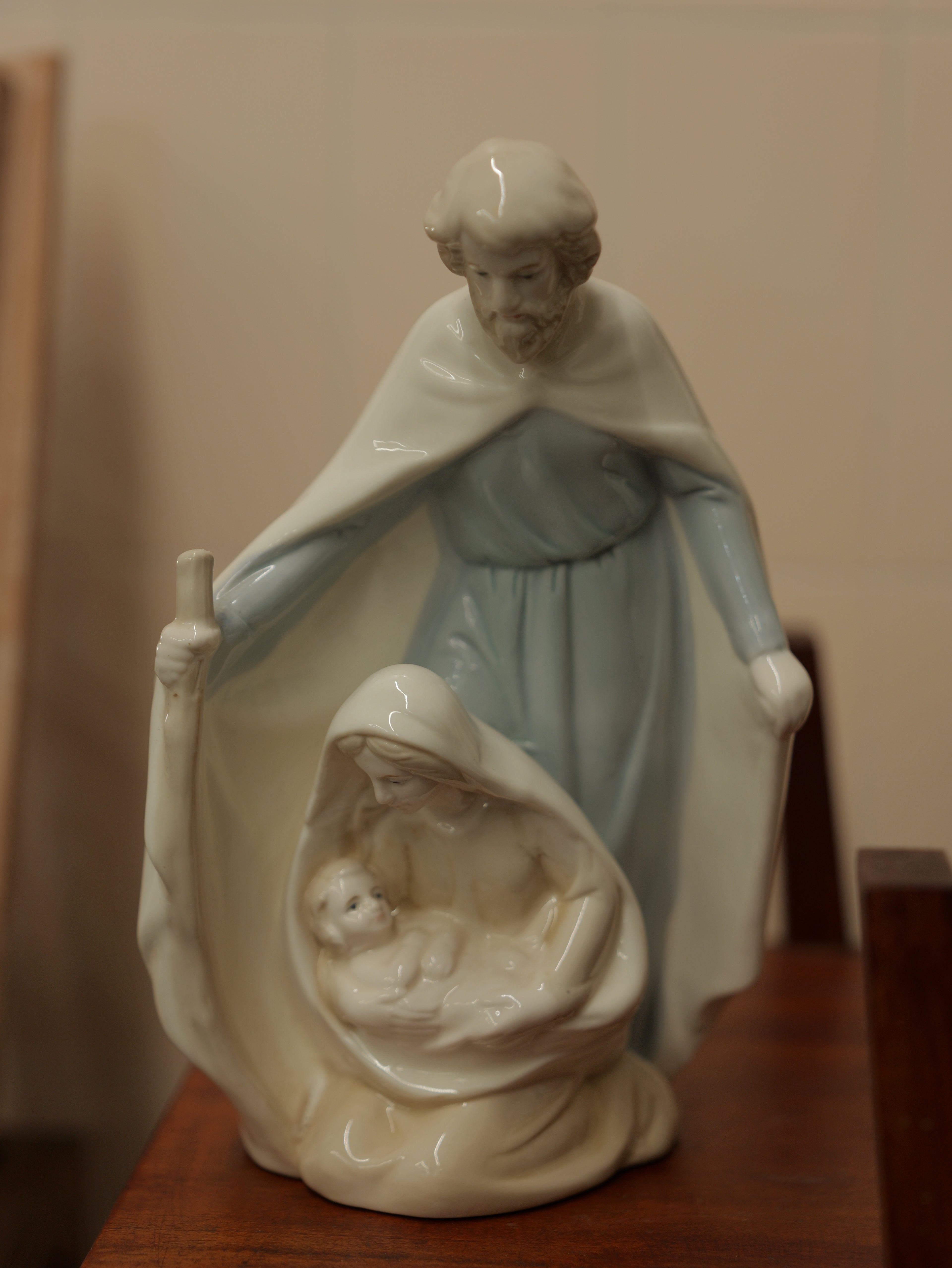 AB04 Holy Family Porcelain Statue with Protective Cloak